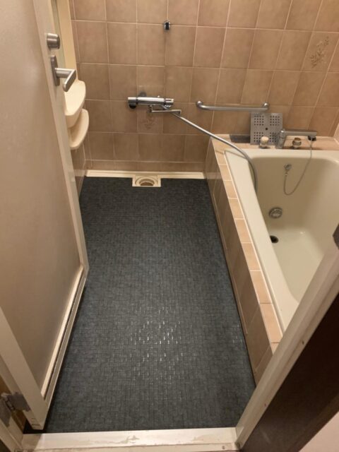 浴室床バスナフローレ施工