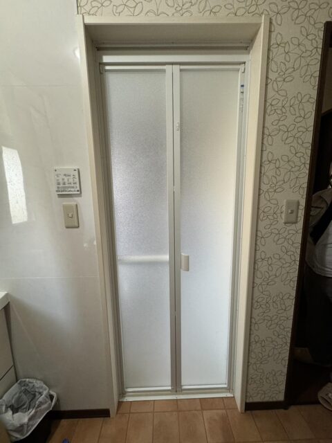 土浦市　浴室ドアカバー工法交換工事