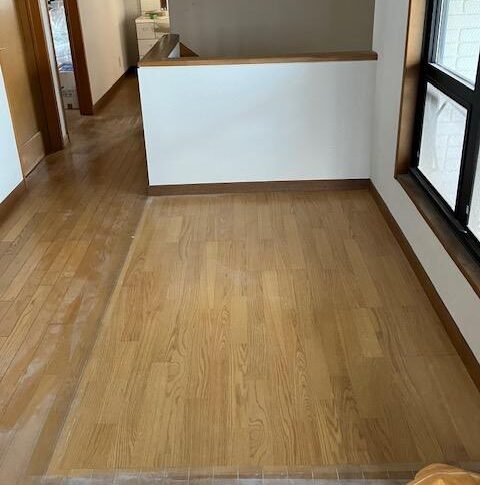 守谷市　玄関吹き抜け部分にフローリング張り工事