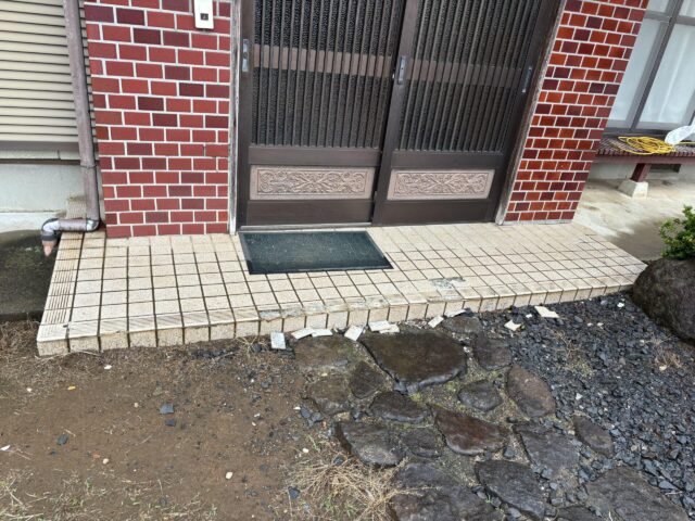 小美玉市　玄関ポーチタイル貼替工事