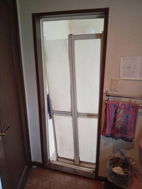 美浦村　浴室ドア交換工事（カバー工法）