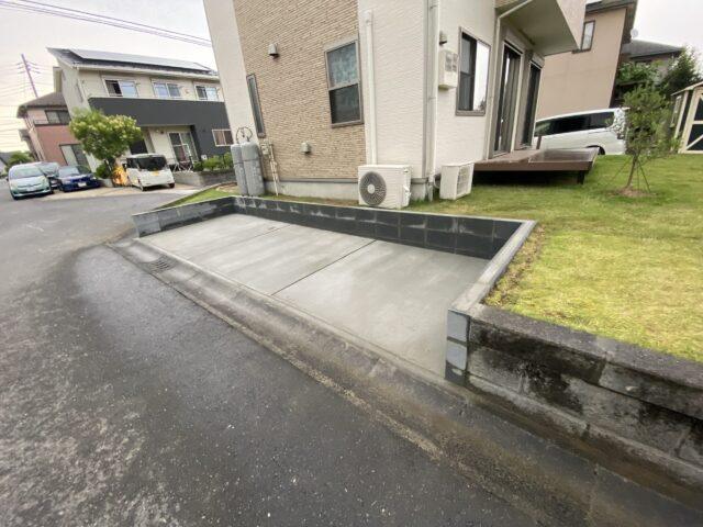 「使いやすく広々と　駐車場リフォーム」