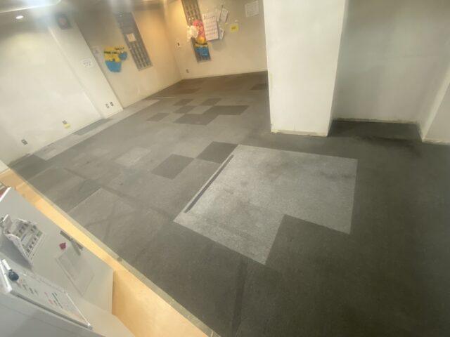 「清掃しやすく快適に　長尺シートへの張り替え工事」