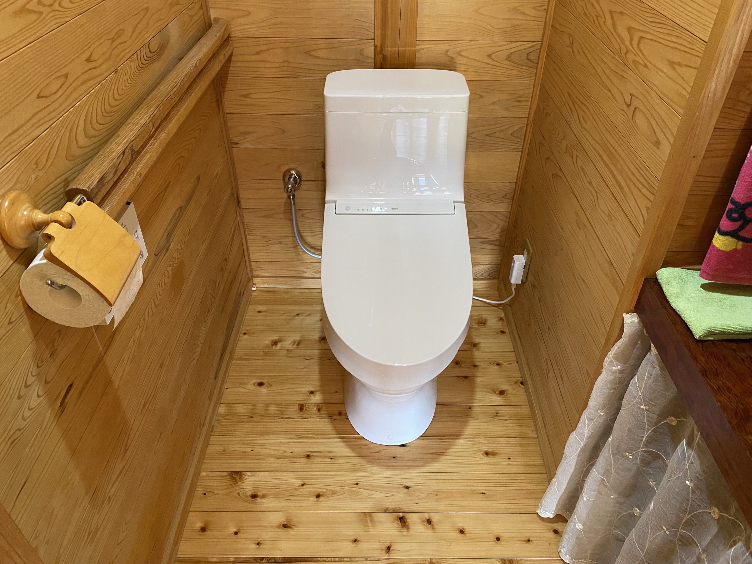 木の温もりをそのままに、快適トイレへリフォームしました
